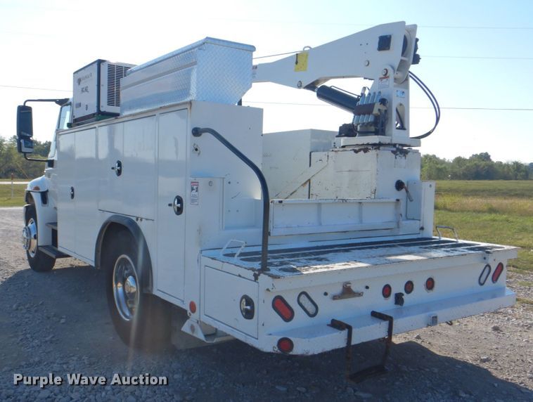 image for item HT9463 2005 International 4300  utility / service truck