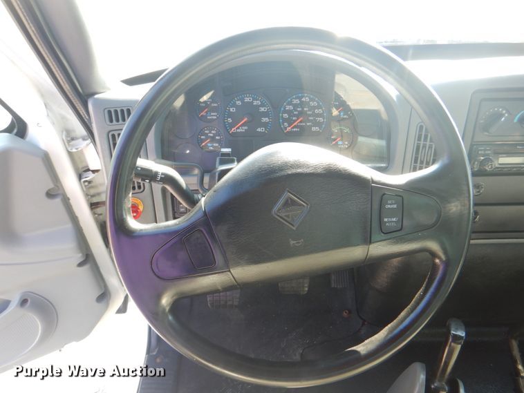 image for item HT9463 2005 International 4300  utility / service truck