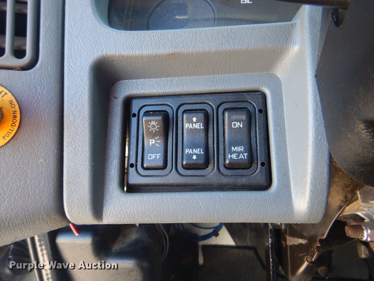 image for item HT9463 2005 International 4300  utility / service truck