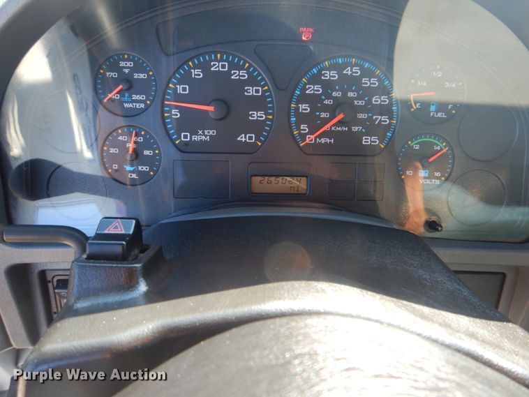 image for item HT9463 2005 International 4300  utility / service truck