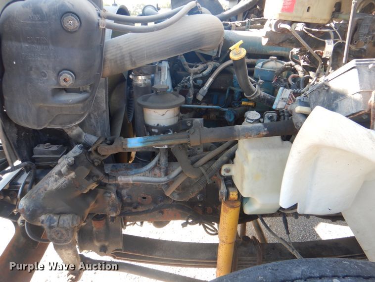 image for item HT9463 2005 International 4300  utility / service truck