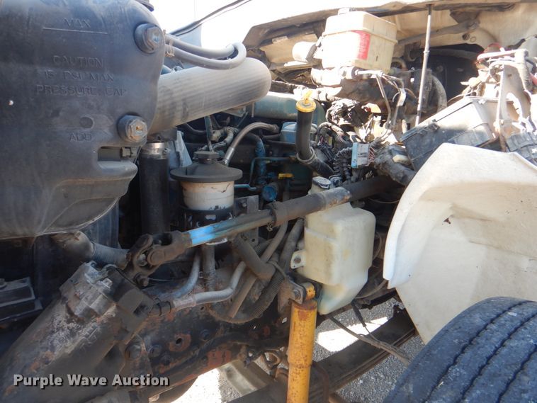 image for item HT9463 2005 International 4300  utility / service truck