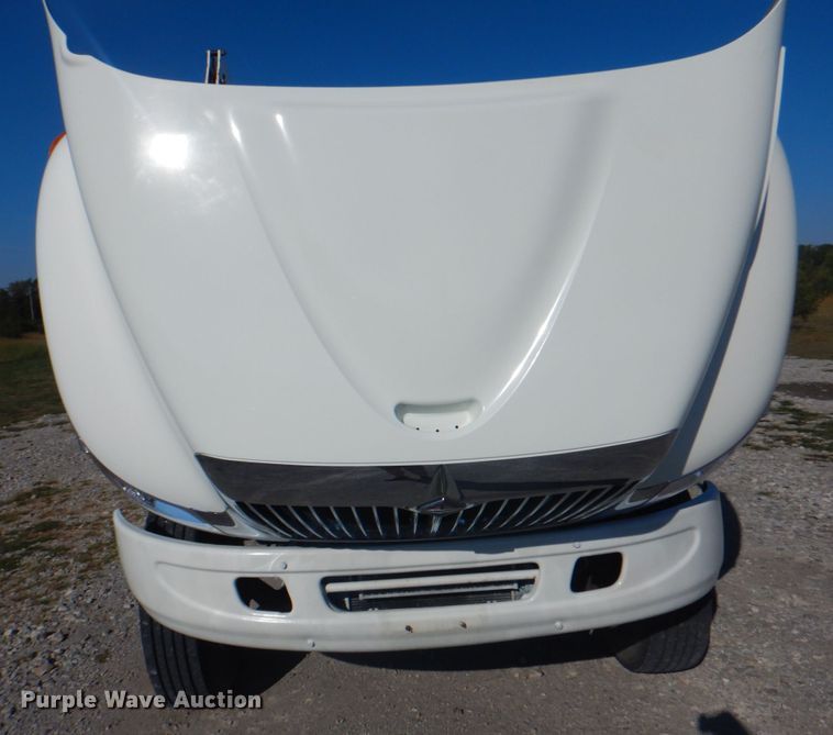 image for item HT9463 2005 International 4300  utility / service truck