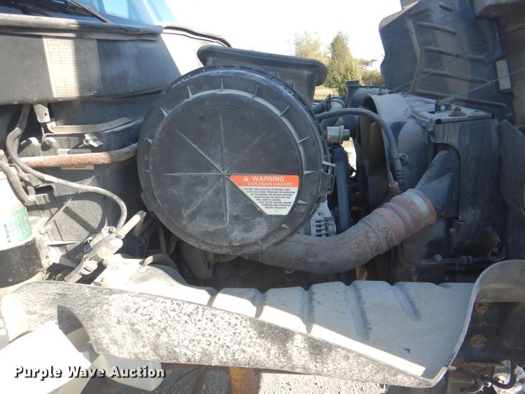 image for item HT9463 2005 International 4300  utility / service truck