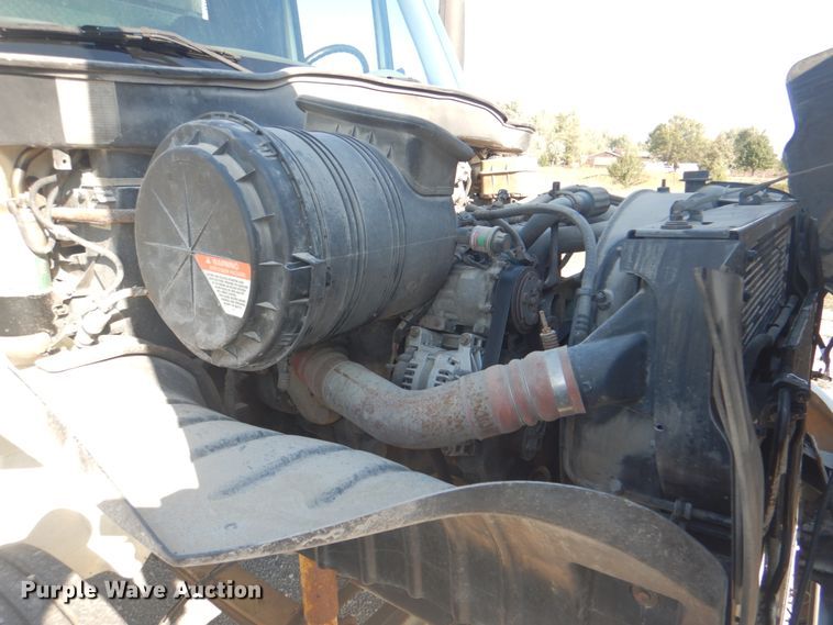 image for item HT9463 2005 International 4300  utility / service truck