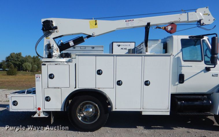 image for item HT9463 2005 International 4300  utility / service truck