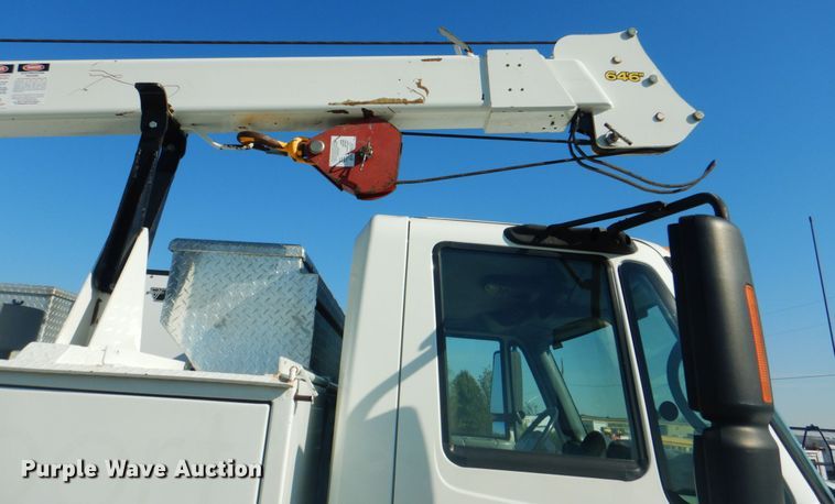 image for item HT9463 2005 International 4300  utility / service truck