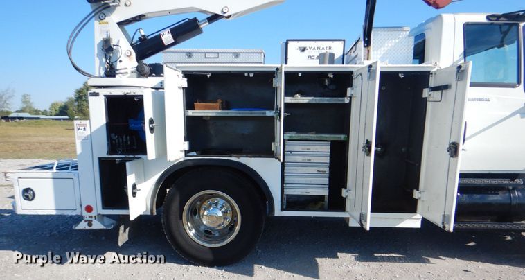 image for item HT9463 2005 International 4300  utility / service truck