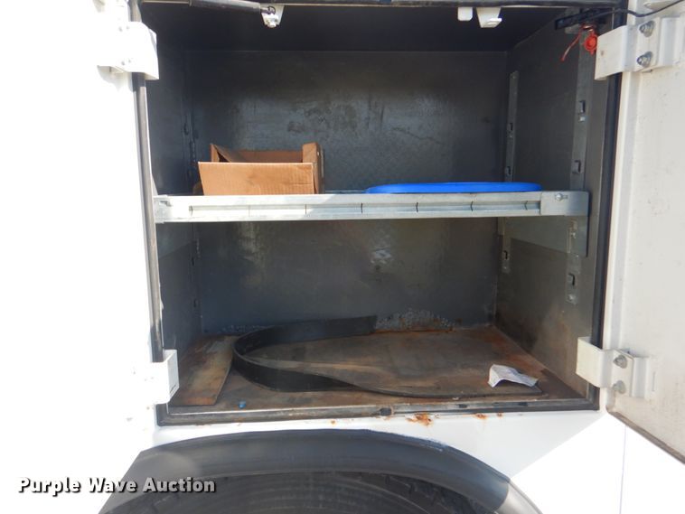 image for item HT9463 2005 International 4300  utility / service truck