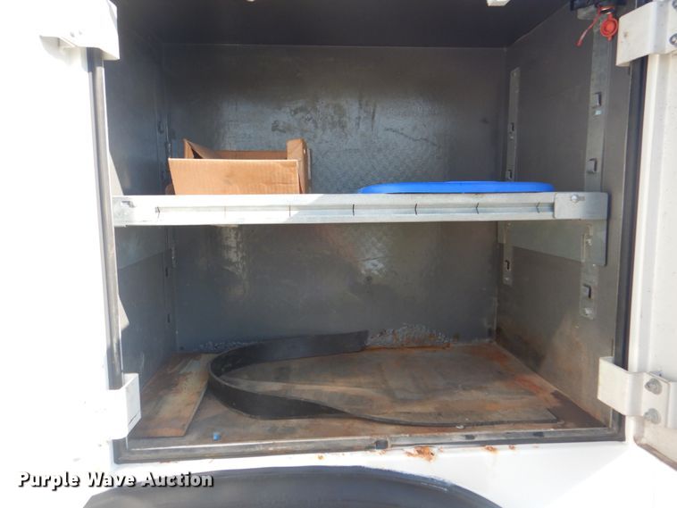 image for item HT9463 2005 International 4300  utility / service truck