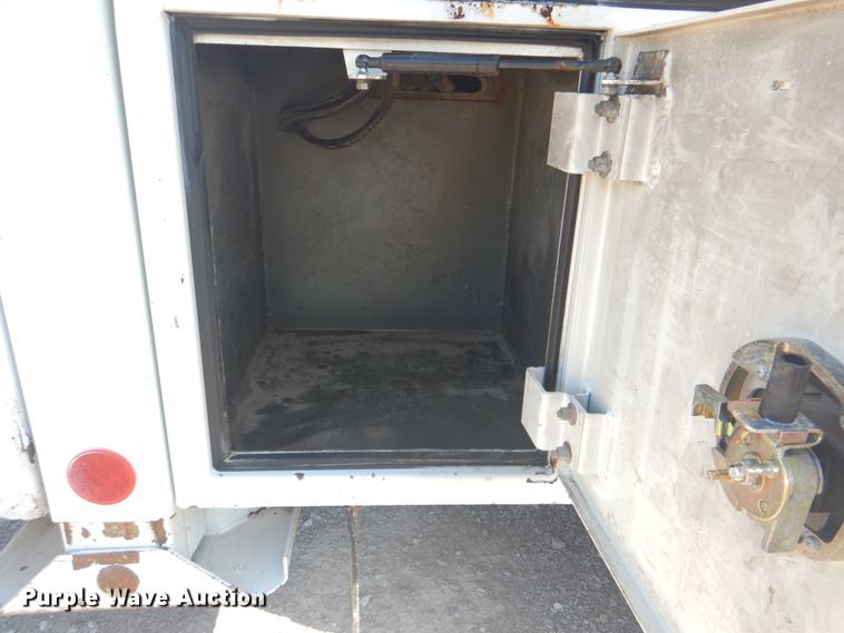 image for item HT9463 2005 International 4300  utility / service truck