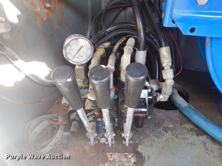 image for item HT9463 2005 International 4300  utility / service truck