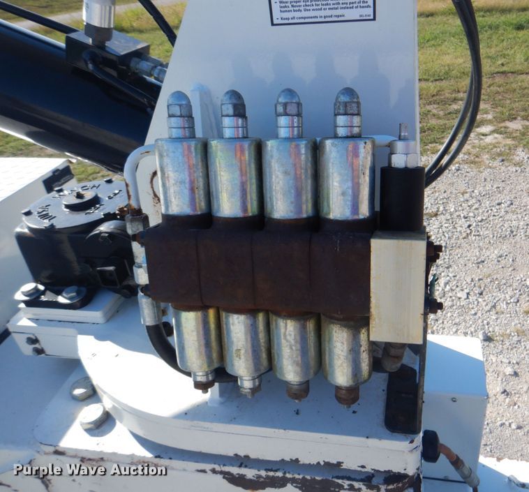 image for item HT9463 2005 International 4300  utility / service truck