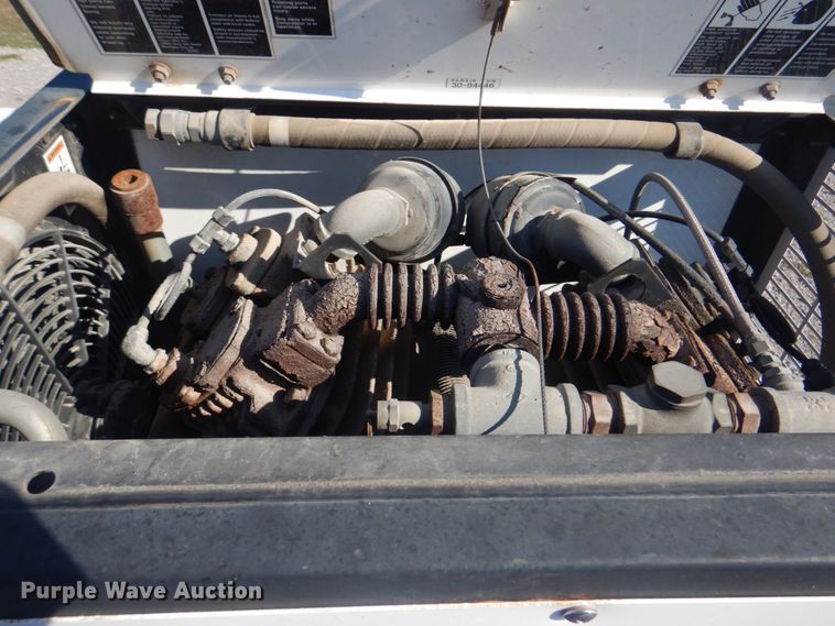 image for item HT9463 2005 International 4300  utility / service truck