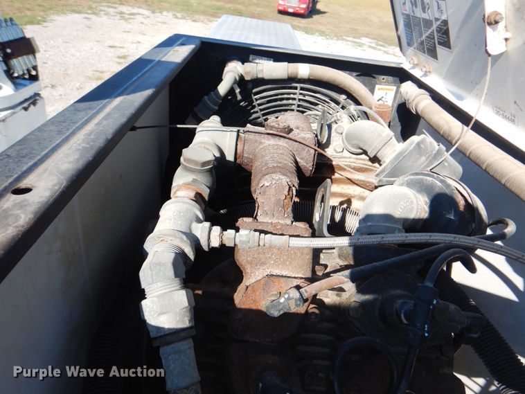 image for item HT9463 2005 International 4300  utility / service truck