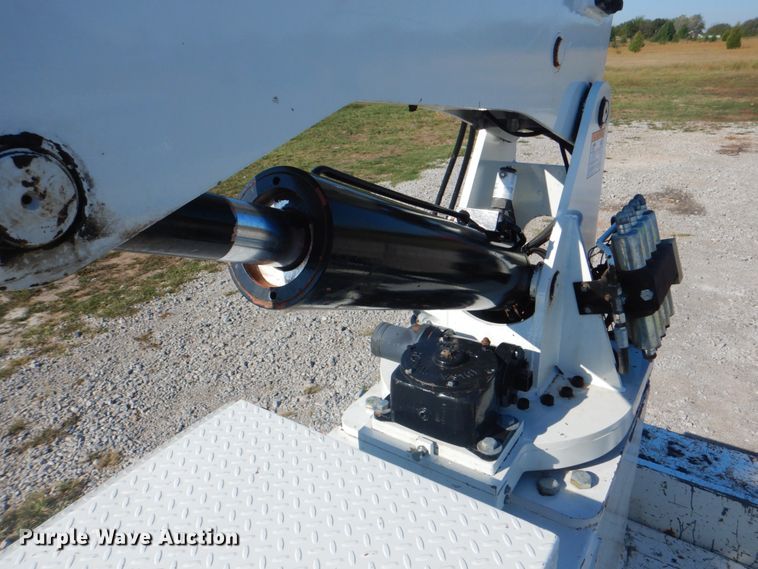 image for item HT9463 2005 International 4300  utility / service truck