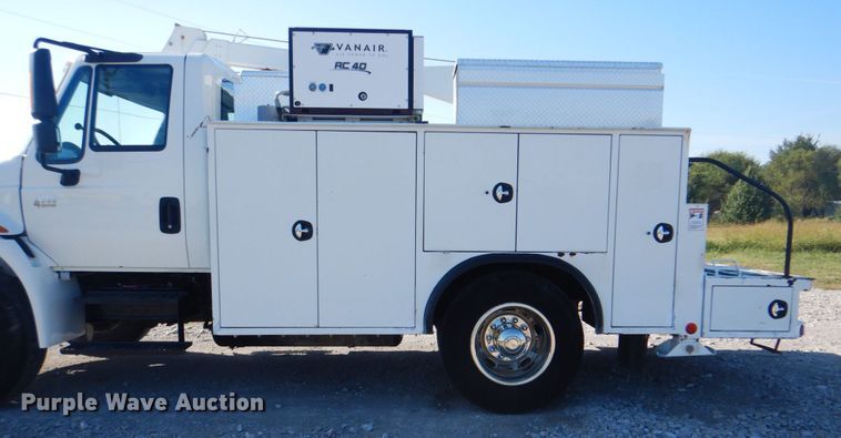 image for item HT9463 2005 International 4300  utility / service truck