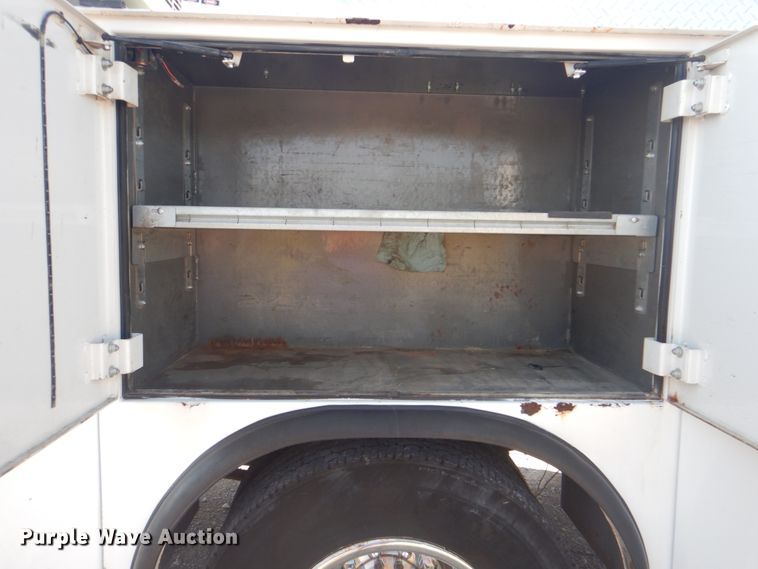 image for item HT9463 2005 International 4300  utility / service truck