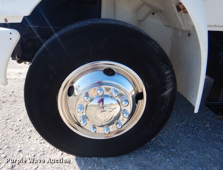 image for item HT9463 2005 International 4300  utility / service truck