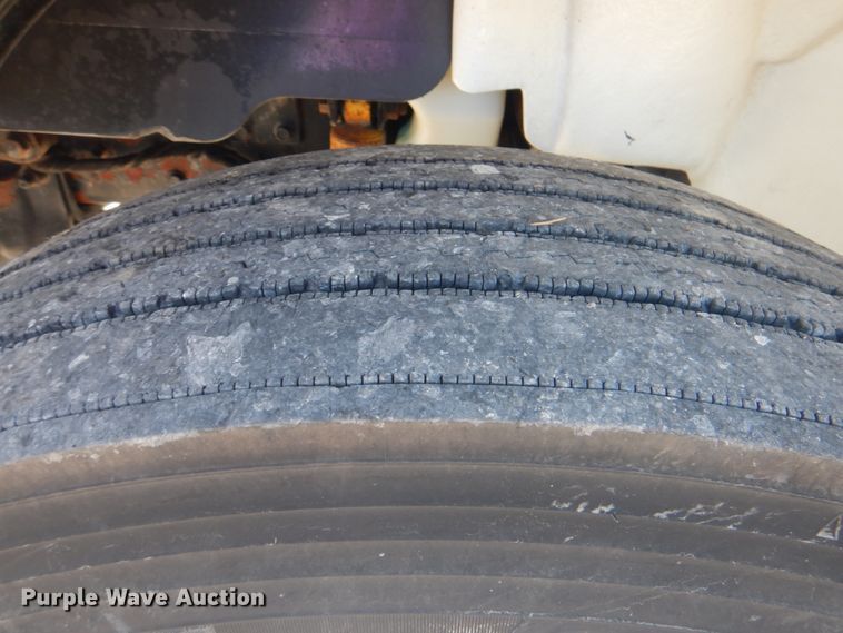 image for item HT9463 2005 International 4300  utility / service truck