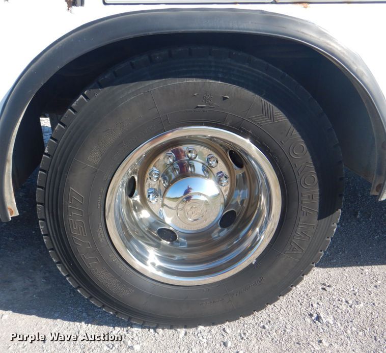 image for item HT9463 2005 International 4300  utility / service truck