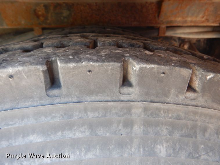 image for item HT9463 2005 International 4300  utility / service truck