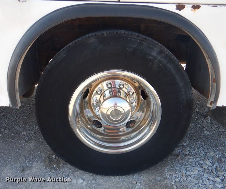 image for item HT9463 2005 International 4300  utility / service truck