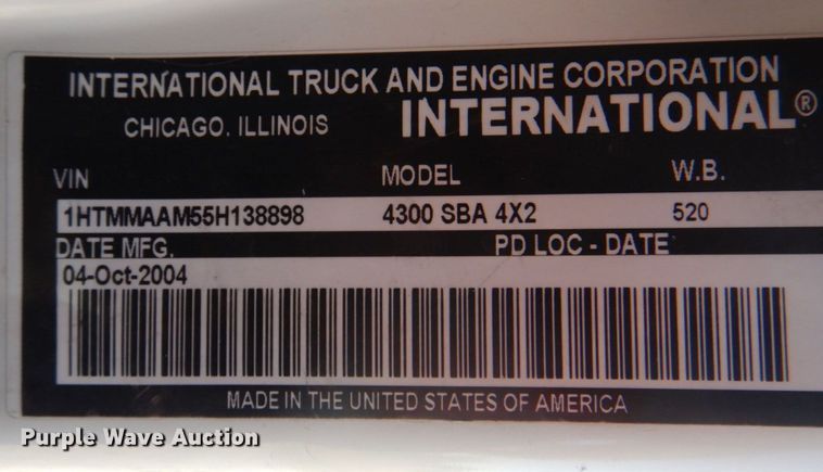 image for item HT9463 2005 International 4300  utility / service truck