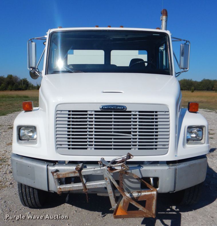 image for item HT9464 2000 Freightliner FL70  utility / service truck