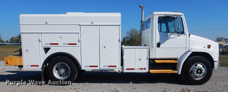 image for item HT9464 2000 Freightliner FL70  utility / service truck