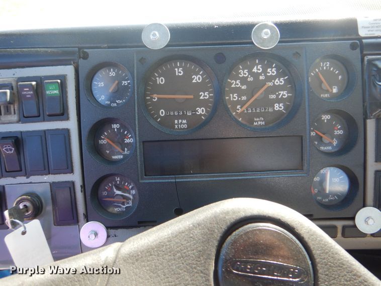 image for item HT9464 2000 Freightliner FL70  utility / service truck