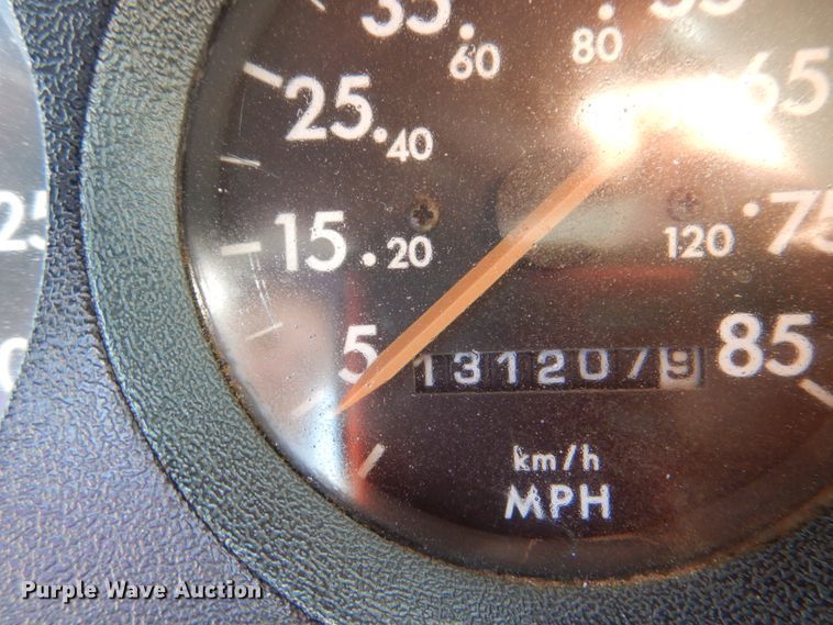 image for item HT9464 2000 Freightliner FL70  utility / service truck