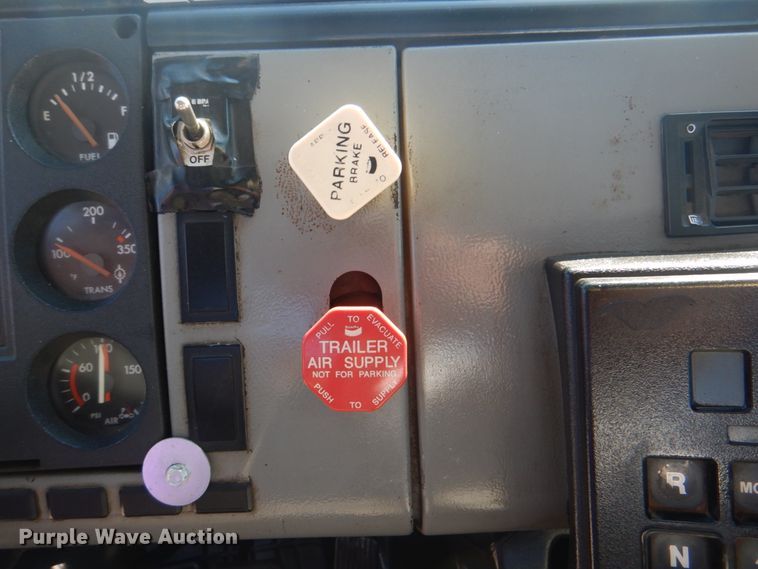 image for item HT9464 2000 Freightliner FL70  utility / service truck