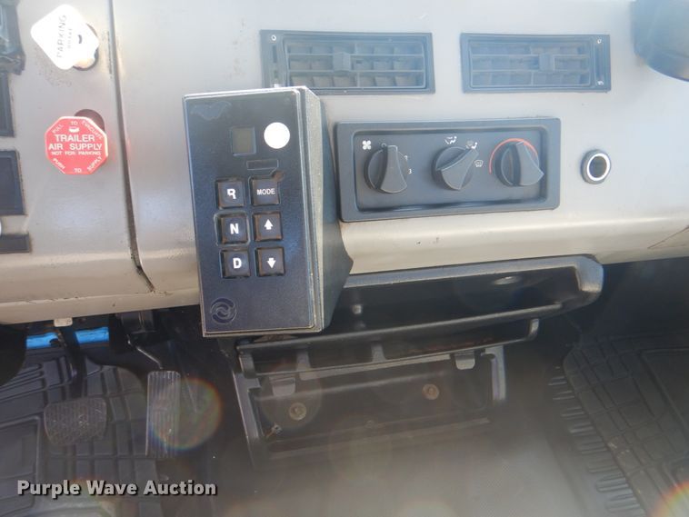 image for item HT9464 2000 Freightliner FL70  utility / service truck