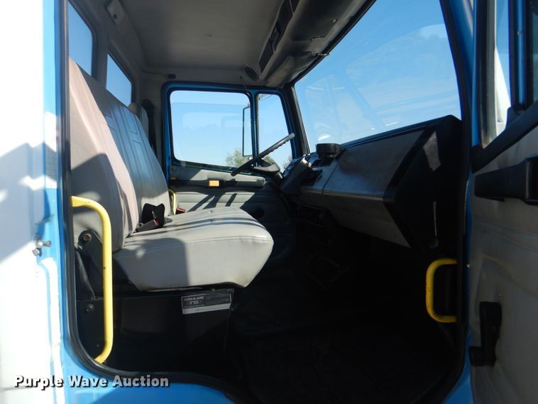 image for item HT9464 2000 Freightliner FL70  utility / service truck