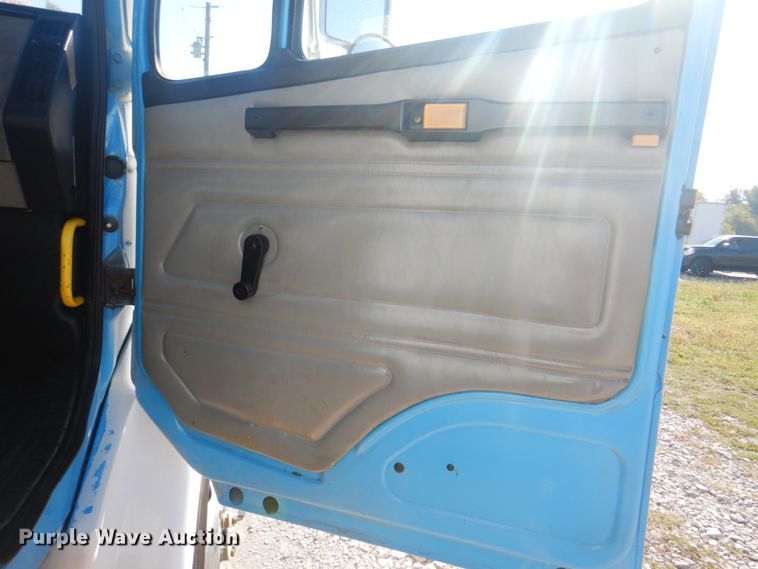 image for item HT9464 2000 Freightliner FL70  utility / service truck