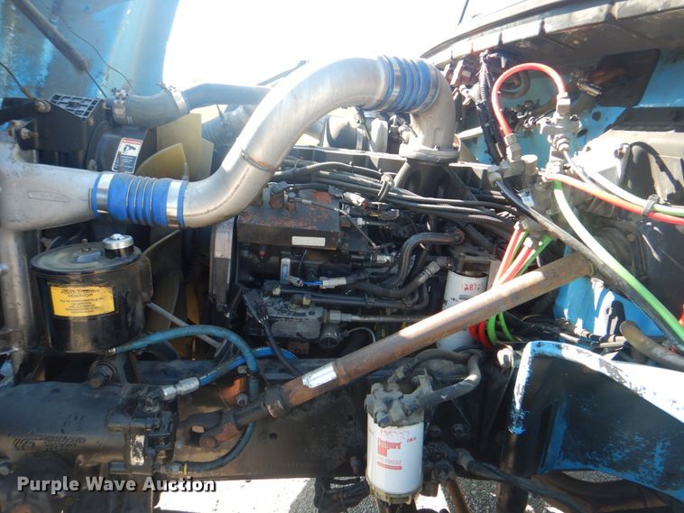 image for item HT9464 2000 Freightliner FL70  utility / service truck