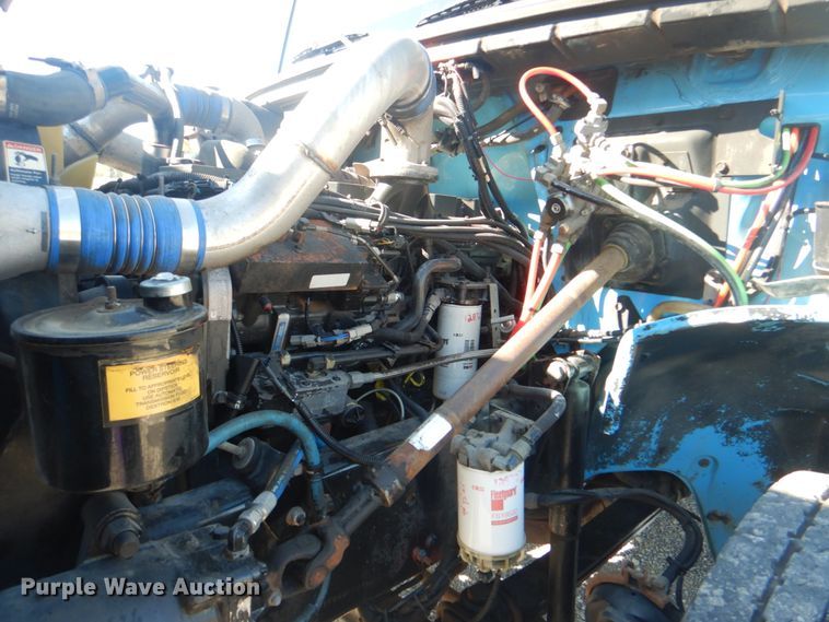 image for item HT9464 2000 Freightliner FL70  utility / service truck