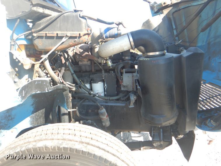 image for item HT9464 2000 Freightliner FL70  utility / service truck