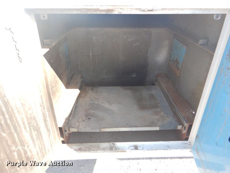 image for item HT9464 2000 Freightliner FL70  utility / service truck