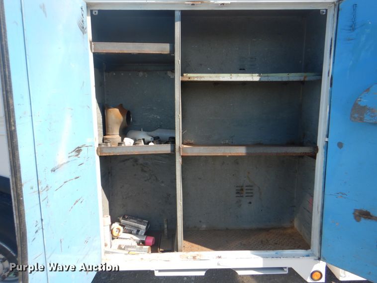 image for item HT9464 2000 Freightliner FL70  utility / service truck