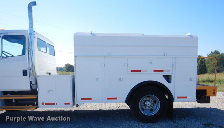 image for item HT9464 2000 Freightliner FL70  utility / service truck