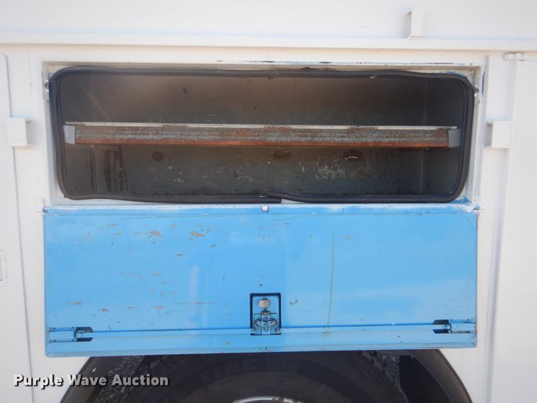 image for item HT9464 2000 Freightliner FL70  utility / service truck