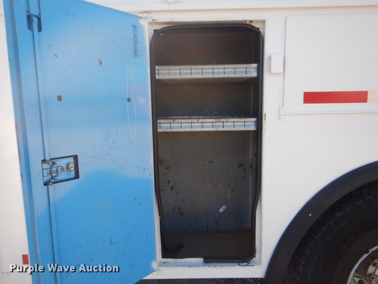 image for item HT9464 2000 Freightliner FL70  utility / service truck