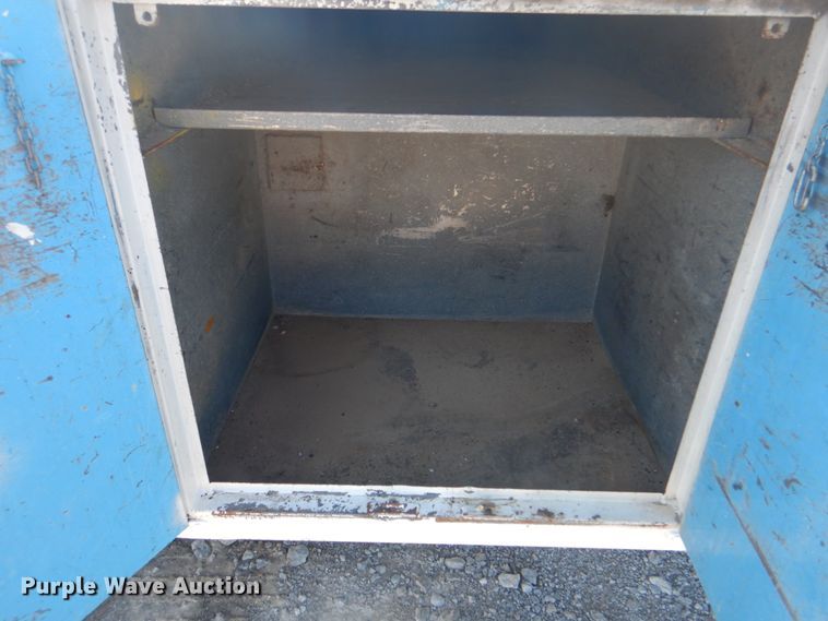 image for item HT9464 2000 Freightliner FL70  utility / service truck