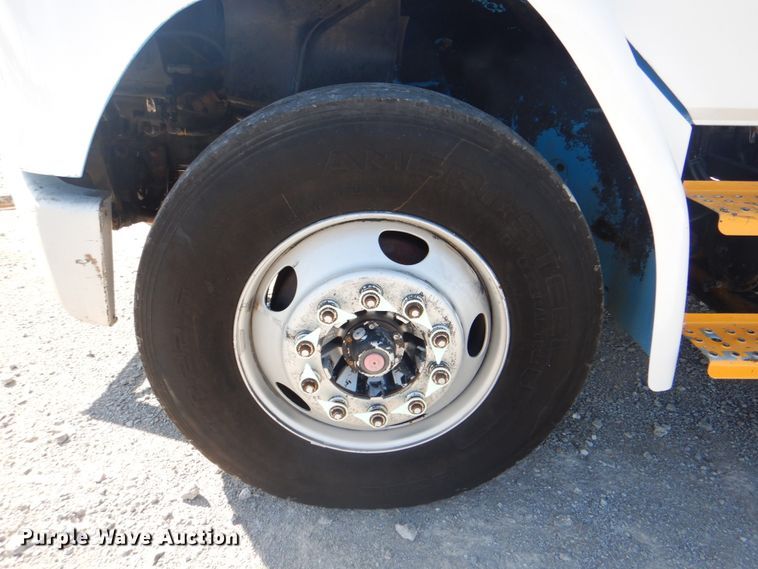 image for item HT9464 2000 Freightliner FL70  utility / service truck