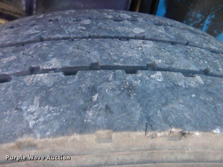 image for item HT9464 2000 Freightliner FL70  utility / service truck