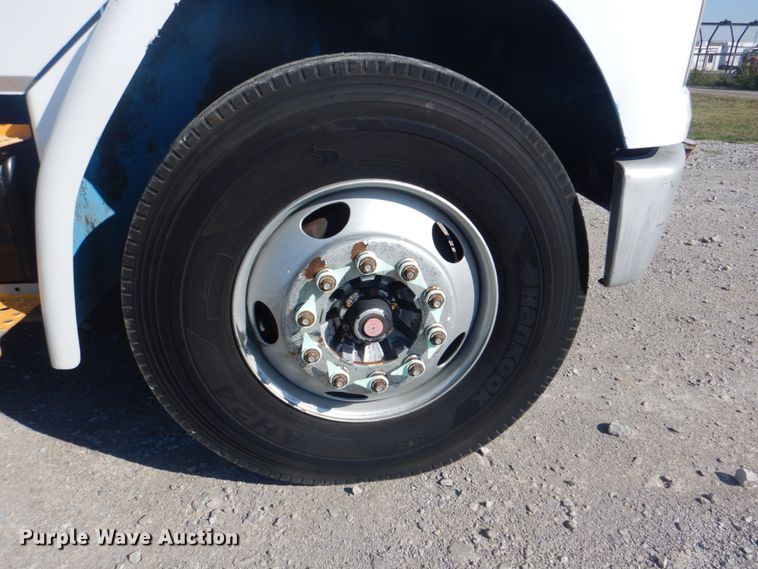 image for item HT9464 2000 Freightliner FL70  utility / service truck