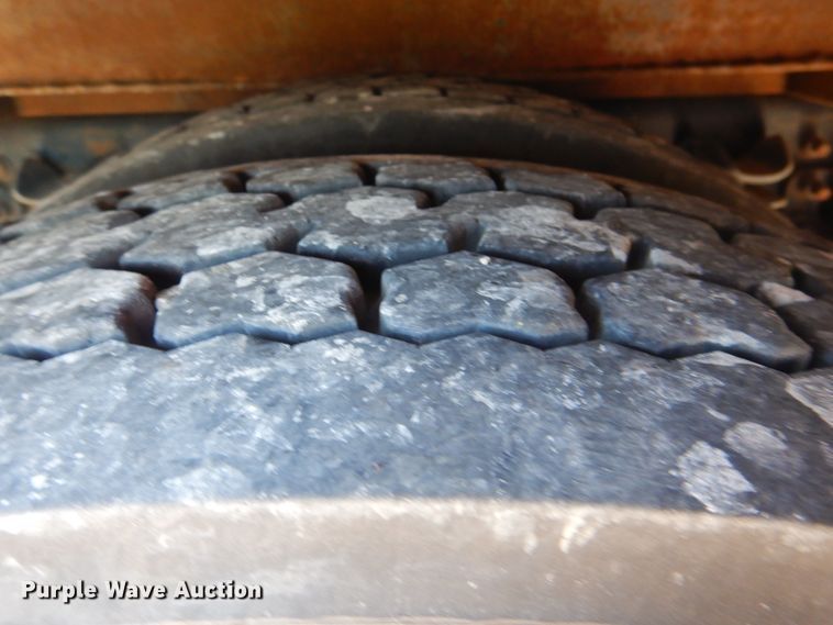 image for item HT9464 2000 Freightliner FL70  utility / service truck