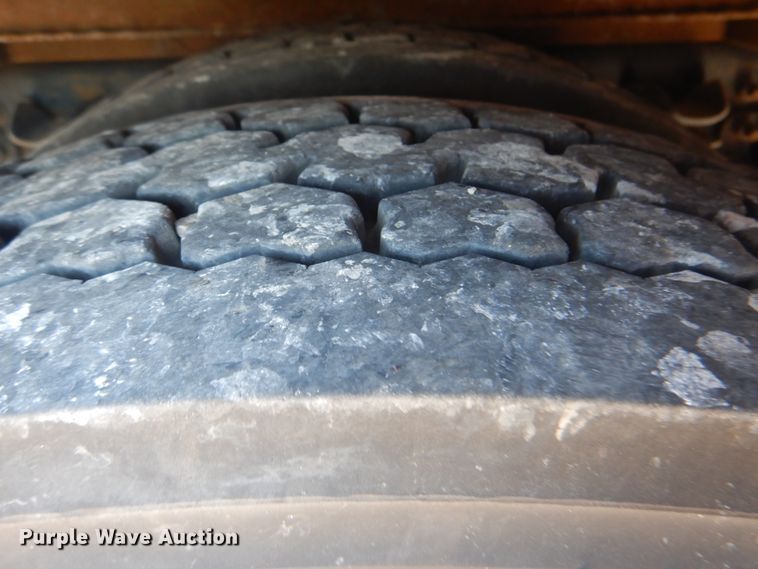 image for item HT9464 2000 Freightliner FL70  utility / service truck